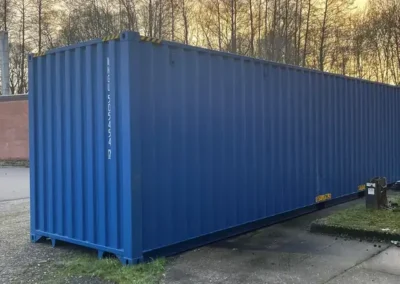 Lagercontainer im Abendlicht